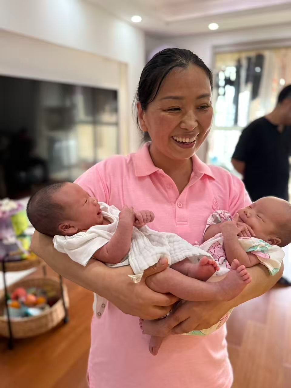 怡爱亲26天住家月嫂外派·5S标准化母婴照护