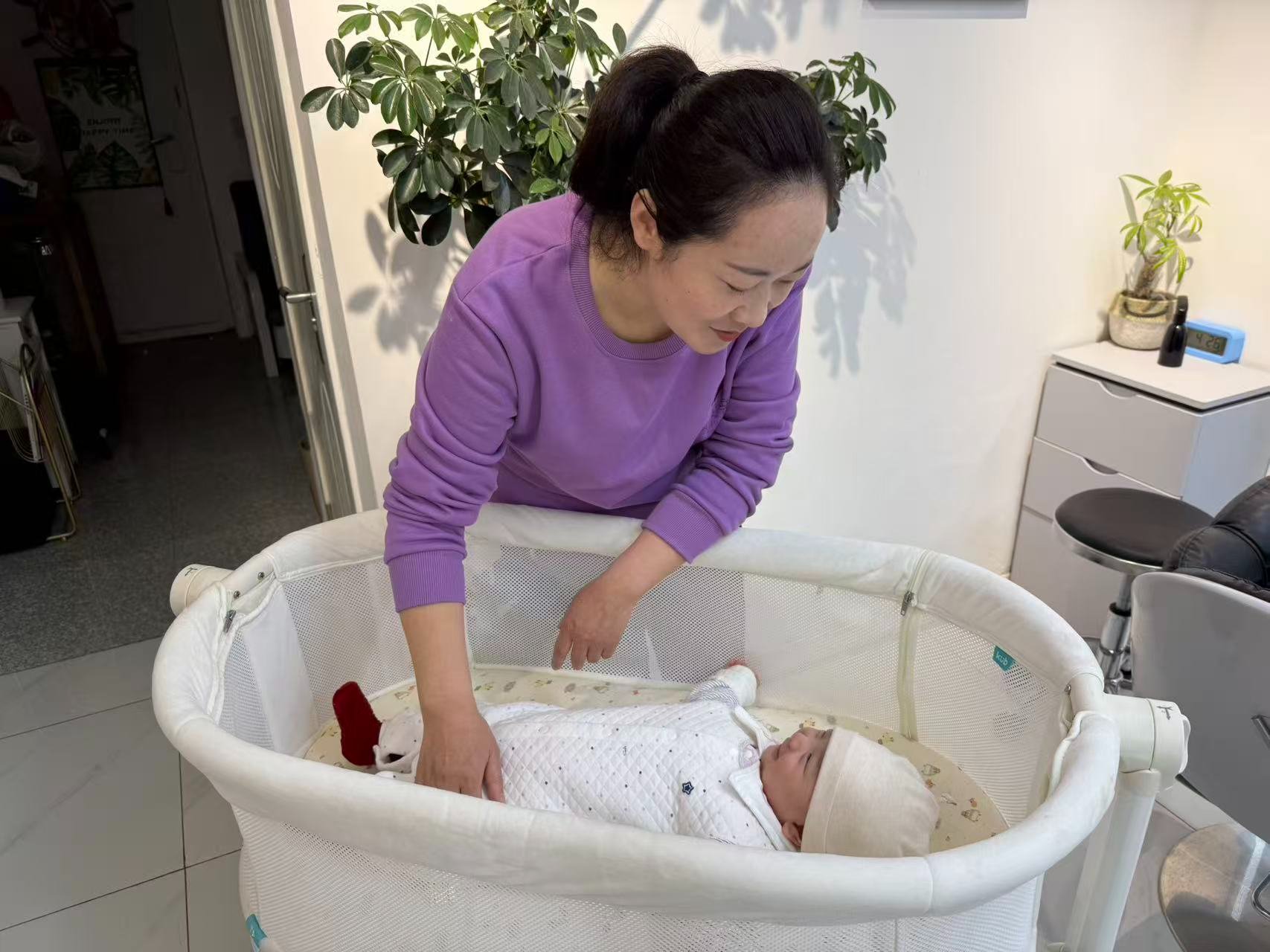怡爱亲专业育儿嫂住家照护服务